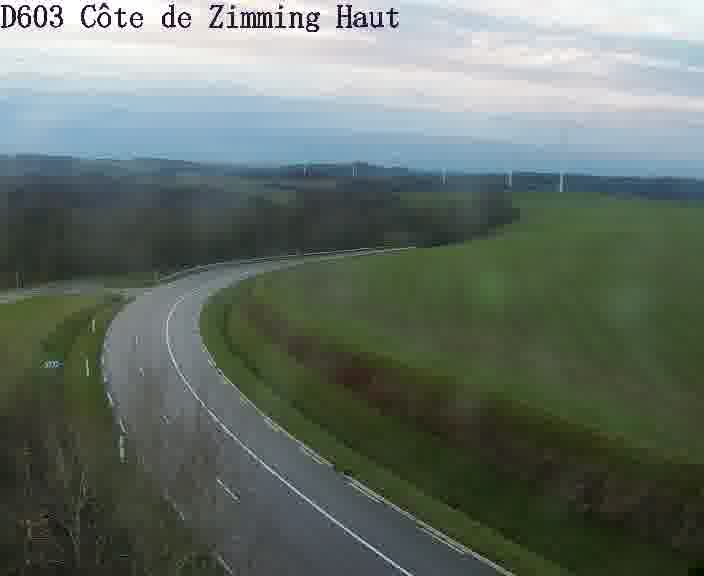 Webcam sur la D603 située en haut de la Côte de Zimming. Vue orientée vers Saint-Avold.