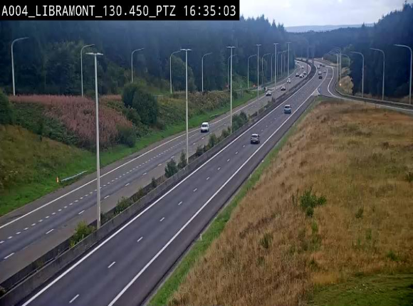 Webcam E411 à hauteur de la sortie 25 de Libramont menant vers Bouillon, Sedan et Reims via la N89. Vue orientée vers Bruxelles