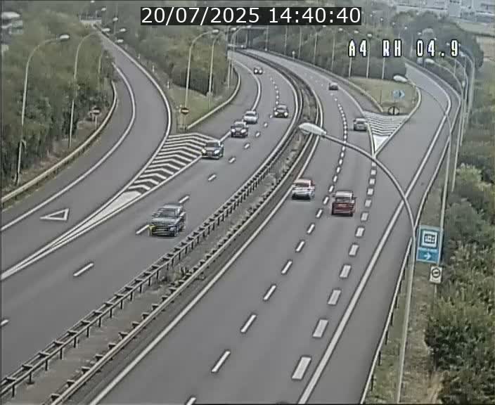 Traffic live webcam Luxembourg Leudelange - A4 - BK 4.9 - direction Luxembourg