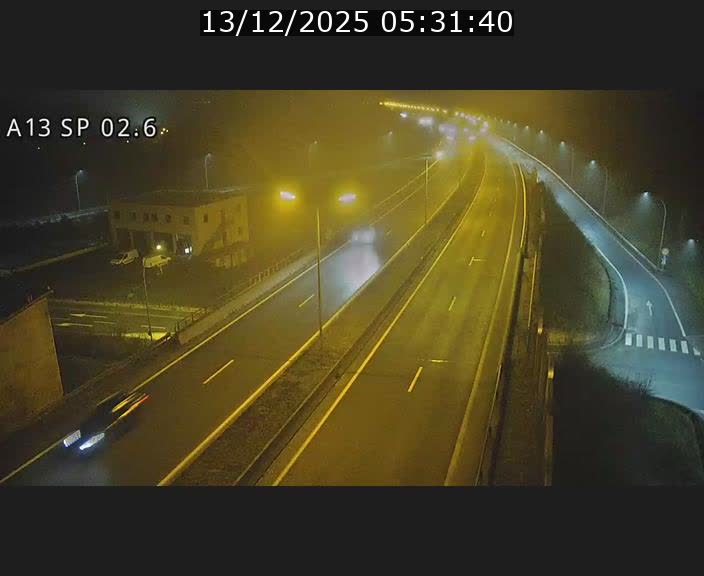 Traffic live webcam Luxembourg Sanem - A13 direction Pétange - BK 2.6