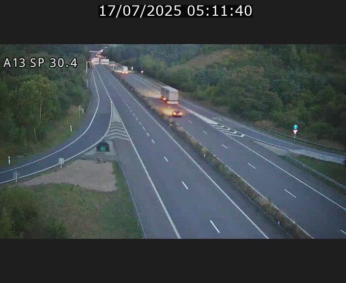 Traffic live webcam Luxembourg Altwies - A13 direction Luxembourg-ville - BK 30.4