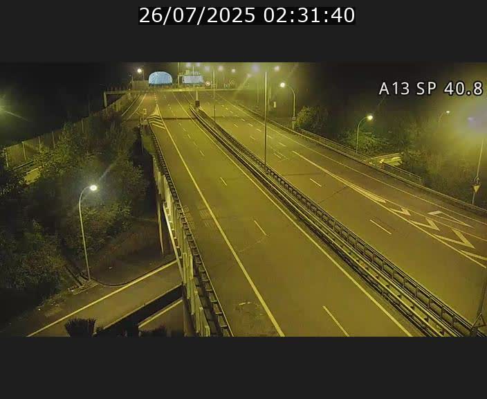 Webcam avec vue sur l'entrée côté allemand du tunnel Markusbierg à Schengen. Vue orientée vers le tunnel et Bettembourg