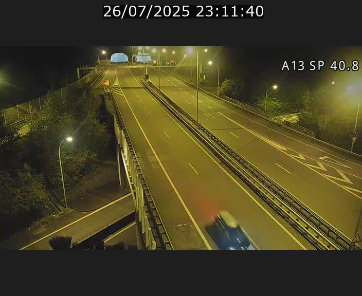 Webcam avec vue sur l'entrée côté allemand du tunnel Markusbierg à Schengen. Vue orientée vers le tunnel et Bettembourg