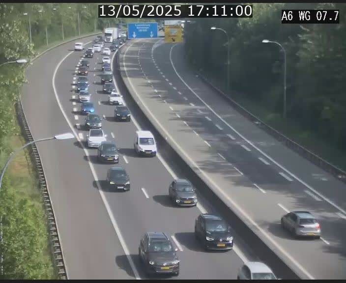 Traffic live webcam Luxembourg - Bridel - A6 - BK 7.7 - direction Belgique