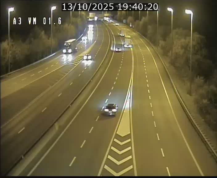 Traffic live webcam Luxembourg - Croix de Gasperich - A3 - BK 1.6 - direction France/Aire de Berchem