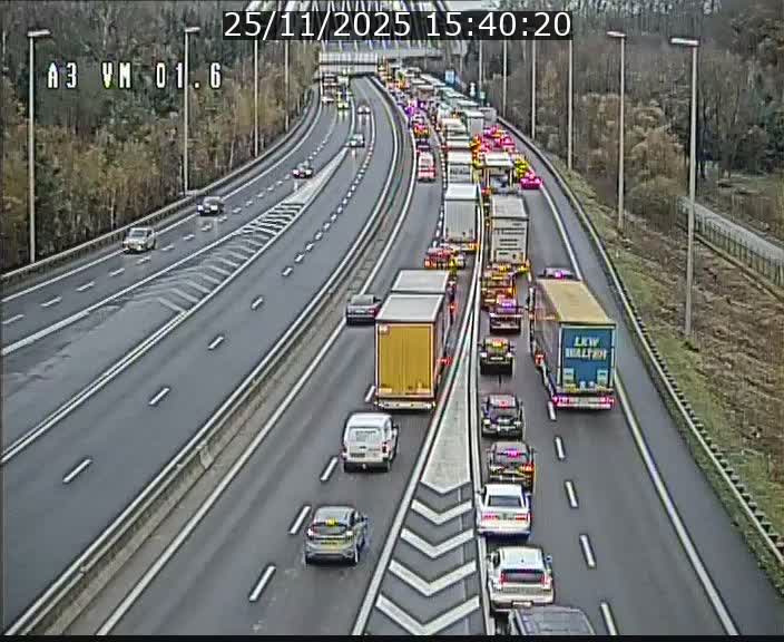 Traffic live webcam Luxembourg - Croix de Gasperich - A3 - BK 1.6 - direction France/Aire de Berchem