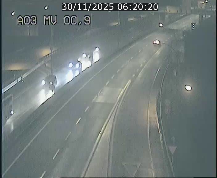 Traffic live webcam Luxembourg Croix de Gasperich - A3 - BK 0.4 - direction Luxembourg