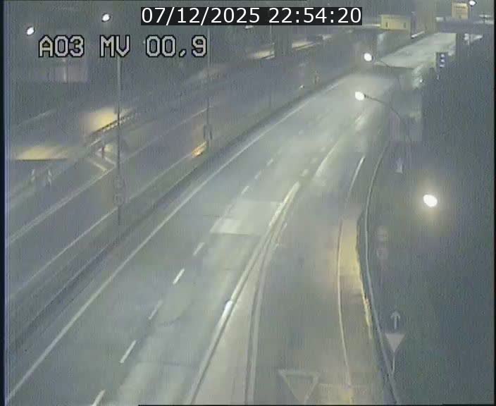 Traffic live webcam Luxembourg Croix de Gasperich - A3 - BK 0.4 - direction Luxembourg