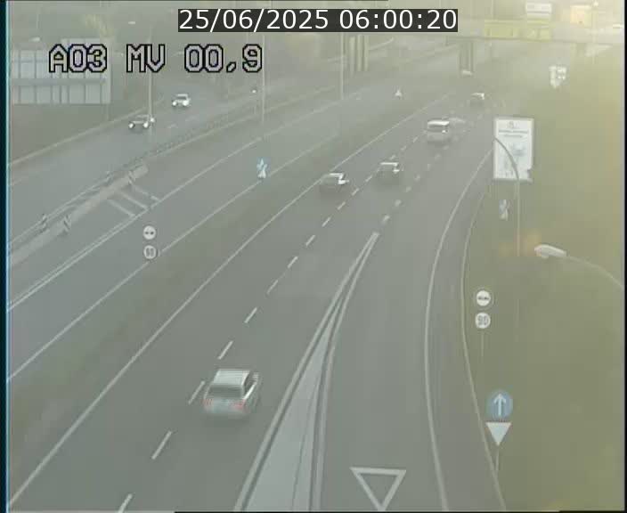 Traffic live webcam Luxembourg Croix de Gasperich - A3 - BK 0.4 - direction Luxembourg