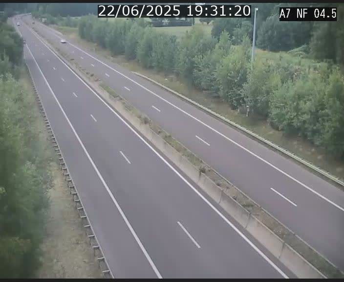 Caméra autoroute Luxembourg A7 - Passage à gibier Rëngelbour - direction Tunnel Grouft