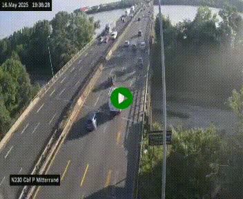 Webcam sur le périphérique de Bordeaux à l'est de la ville. Caméra située sur le Pont Mitterand sur la N230