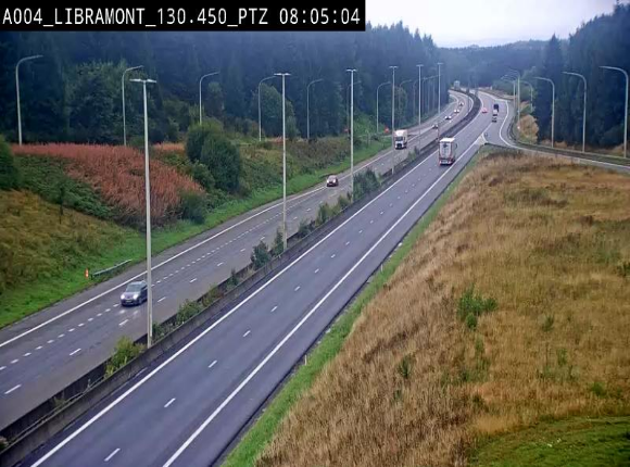 Webcam E411 à hauteur de la sortie 25 de Libramont menant vers Bouillon, Sedan et Reims via la N89. Vue orientée vers Bruxelles