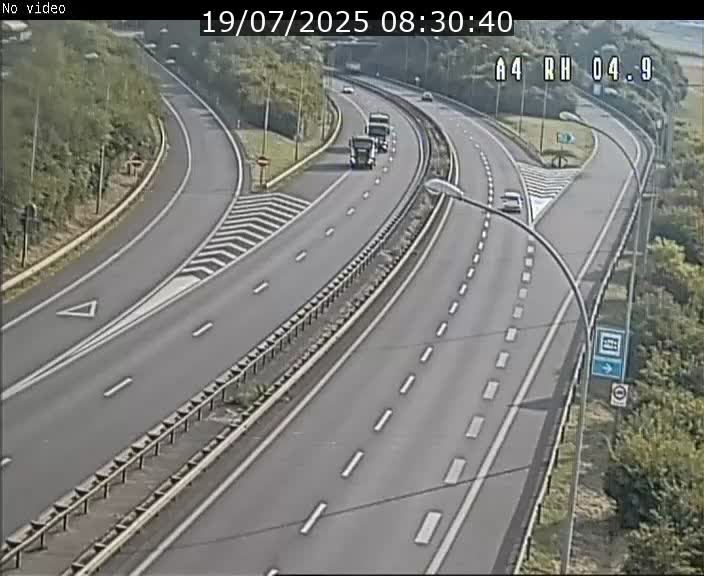 Traffic live webcam Luxembourg Leudelange - A4 - BK 4.9 - direction Luxembourg