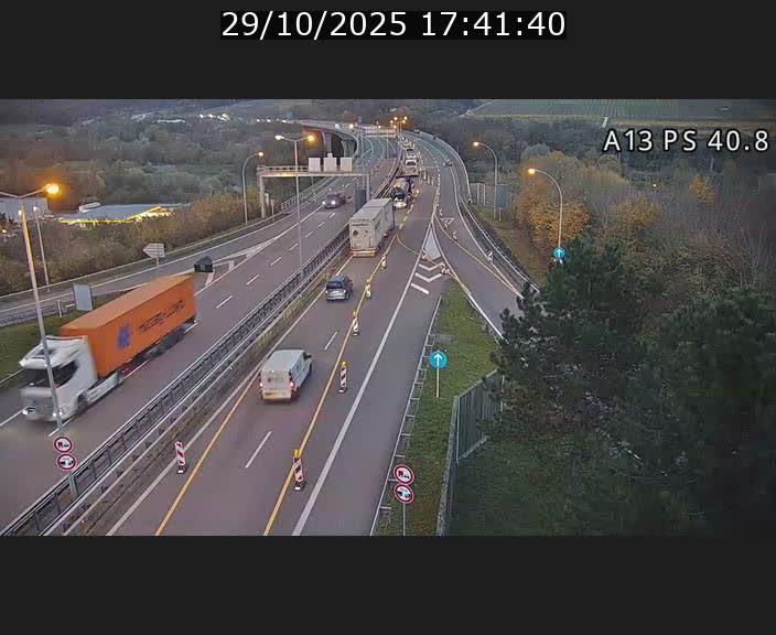 Webcam autoroute A13 à la sortie est du tunnel Markusbierg à Schengen. Vue sur le pont de la Moselle, vers l'Allemagne