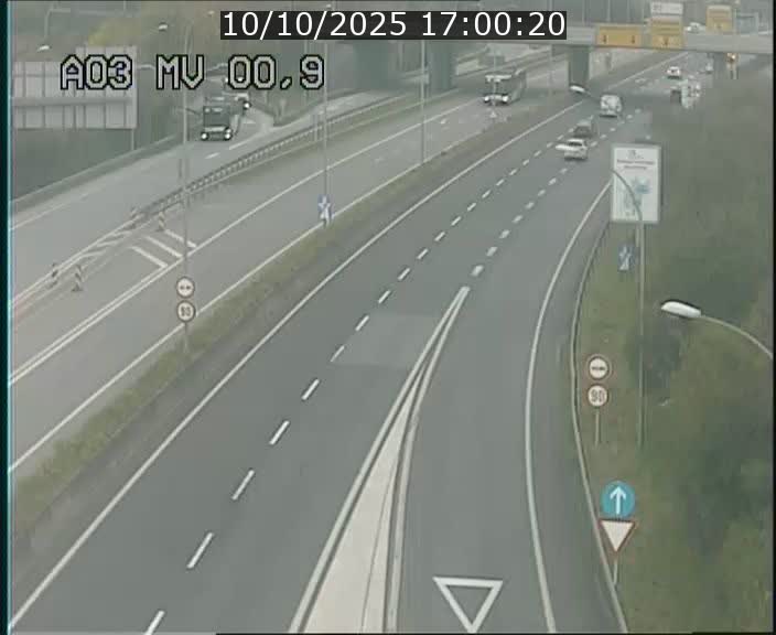 Traffic live webcam Luxembourg Croix de Gasperich - A3 - BK 0.4 - direction Luxembourg