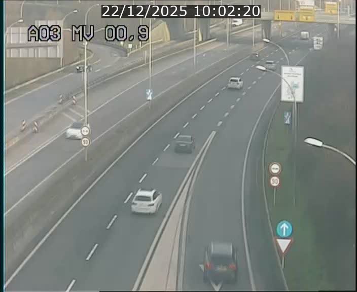 Traffic live webcam Luxembourg Croix de Gasperich - A3 - BK 0.4 - direction Luxembourg