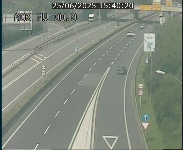 Traffic live webcam Luxembourg Croix de Gasperich - A3 - BK 0.4 - direction Luxembourg