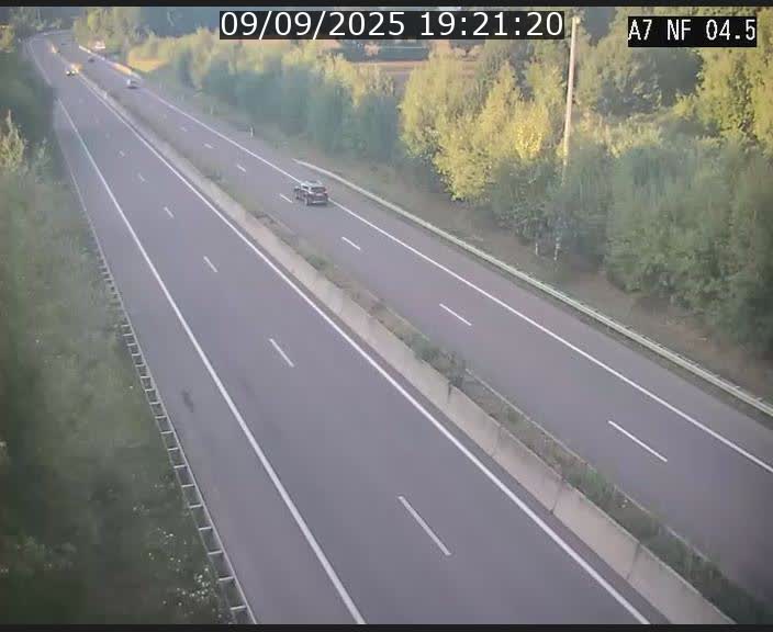 Caméra autoroute Luxembourg A7 - Passage à gibier Rëngelbour - direction Tunnel Grouft