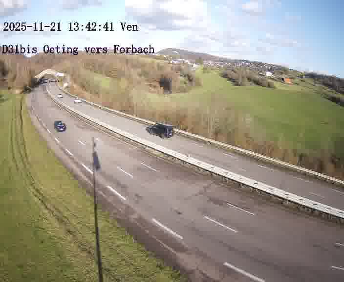 Caméra routière située sur D31bis (France) à Oeting, orientée vers Forbach, surveillant en continu la circulation locale et régionale.