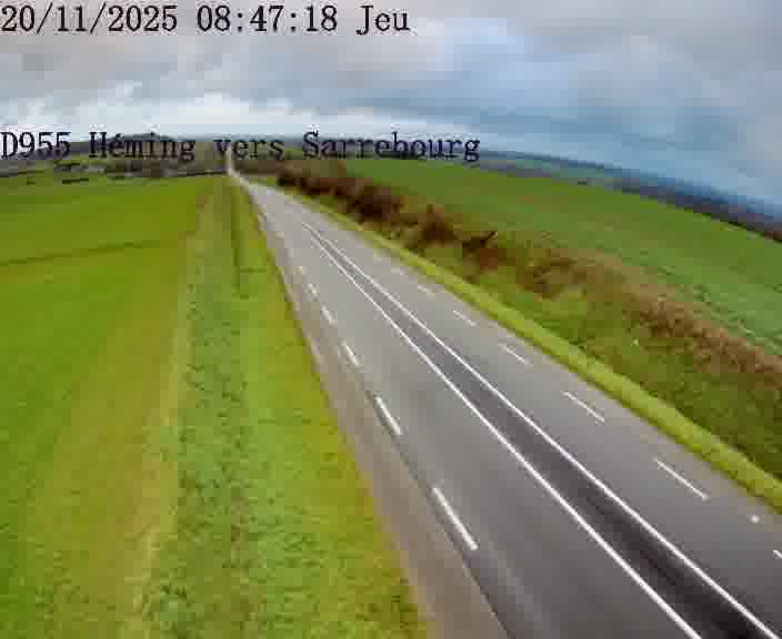 Caméra routière située sur D955 (France) à Heming, orientée vers Sarrebourg, surveillant en continu la circulation locale et régionale.