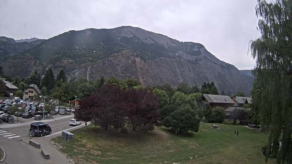 Webcam au niveau de la mairie du village du Bourg d'Oisans, aux pieds de l'Alpe d'Huez et aux portes du parc des Écrins