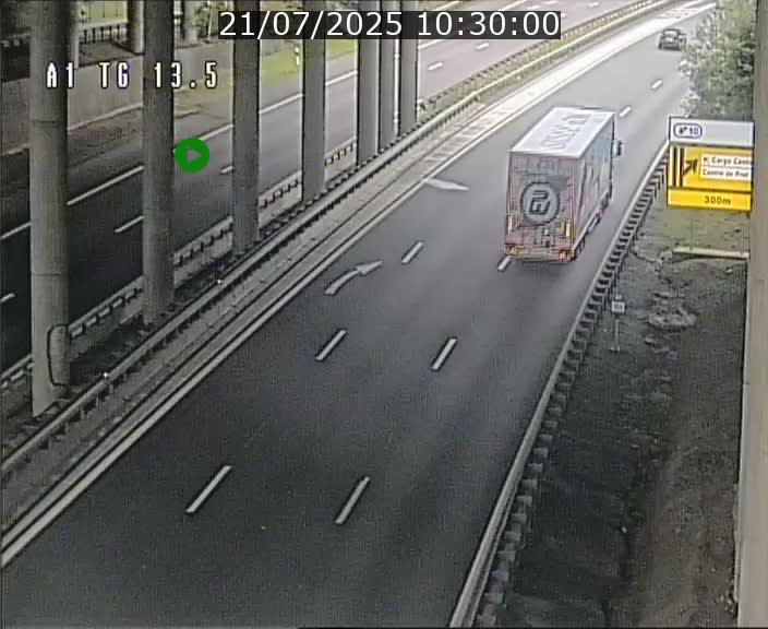 Traffic live webcam Luxembourg Senningen - A1 direction Luxembourg - BK 13.5
