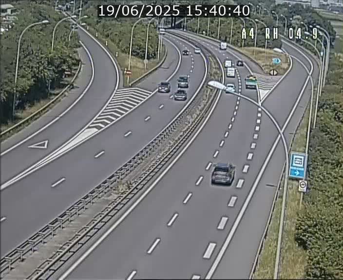 Traffic live webcam Luxembourg Leudelange - A4 - BK 4.9 - direction Luxembourg