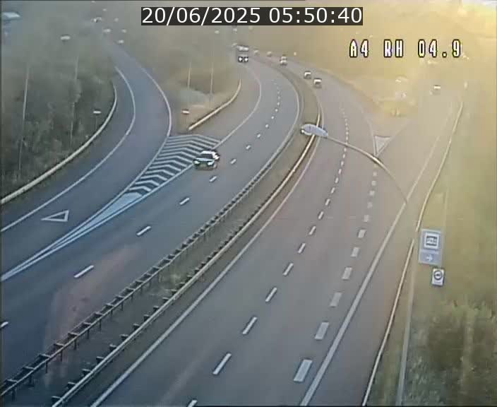 Traffic live webcam Luxembourg Leudelange - A4 - BK 4.9 - direction Luxembourg