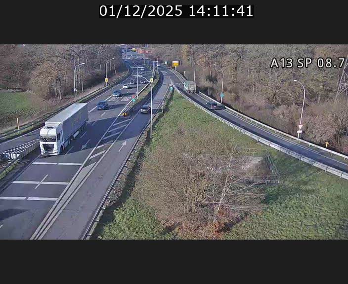 Traffic live webcam Luxembourg Jonction Lankelz - A13 direction Pétange - BK 8.7 