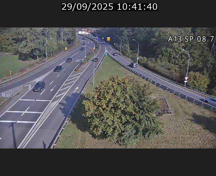 Traffic live webcam Luxembourg Jonction Lankelz - A13 direction Pétange - BK 8.7 
