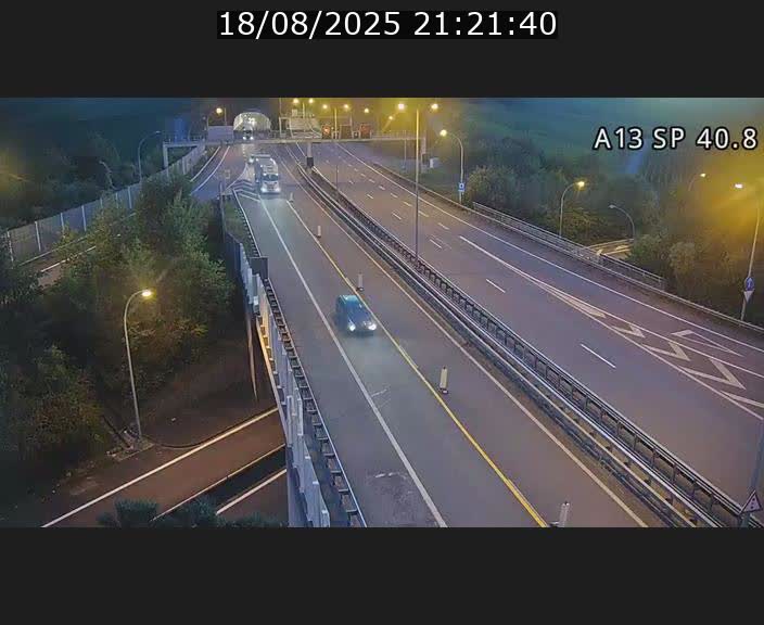 Webcam avec vue sur l'entrée côté allemand du tunnel Markusbierg à Schengen. Vue orientée vers le tunnel et Bettembourg