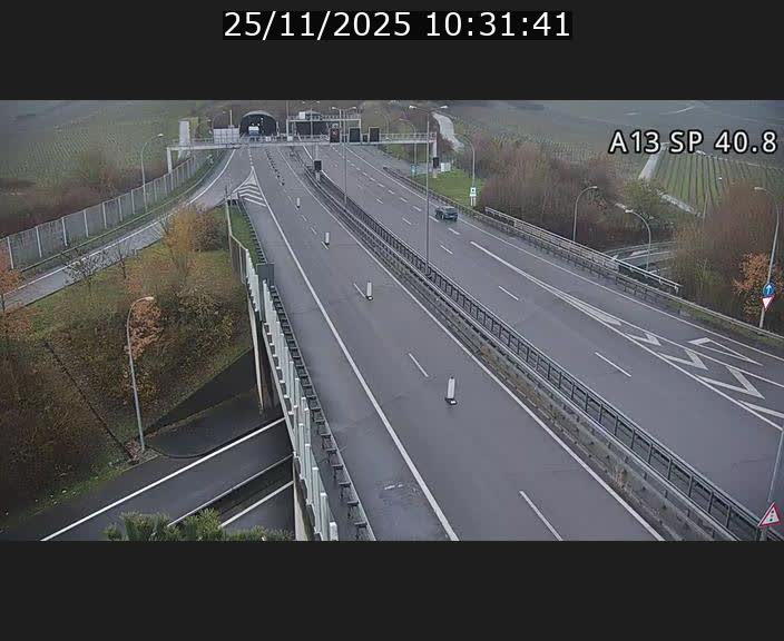 Webcam avec vue sur l'entrée côté allemand du tunnel Markusbierg à Schengen. Vue orientée vers le tunnel et Bettembourg