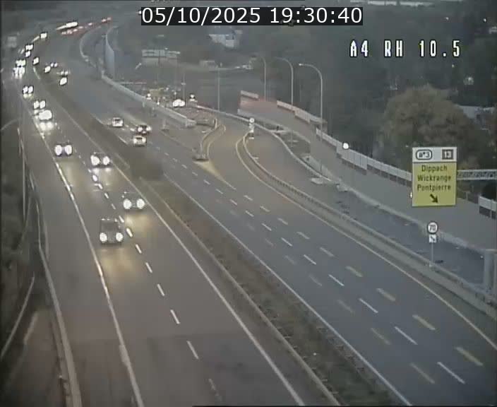 Traffic live webcam Luxembourg Pontpierre - A4 - BK 10.5 - direction Luxembourg
