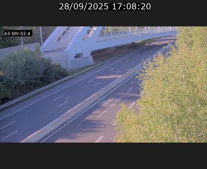 Webcam autoroute de la France (A3) au Luxembourg à Fentange, à proximité de la Croix de Gasperich. Vue orientée vers la Cloche d'Or