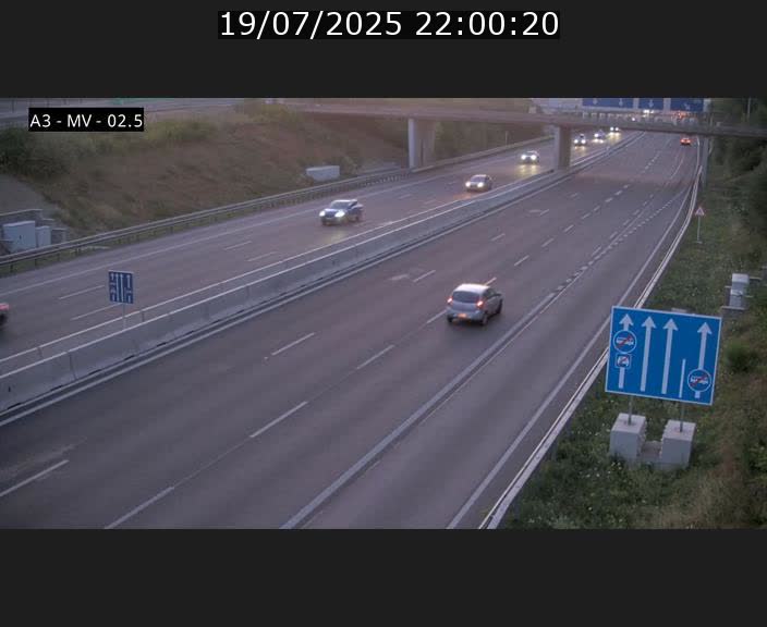 Webcam autoroute A3 au Luxembourg à proximité de la Croix de Gasperich. Vue orientée vers Luxembourg