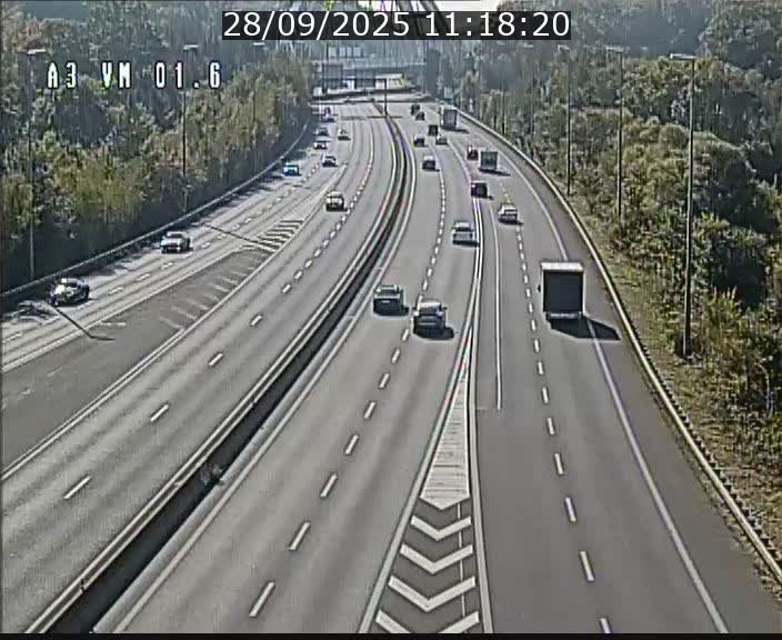 Traffic live webcam Luxembourg - Croix de Gasperich - A3 - BK 1.6 - direction France/Aire de Berchem