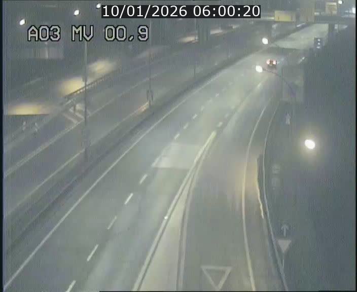 Traffic live webcam Luxembourg Croix de Gasperich - A3 - BK 0.4 - direction Luxembourg