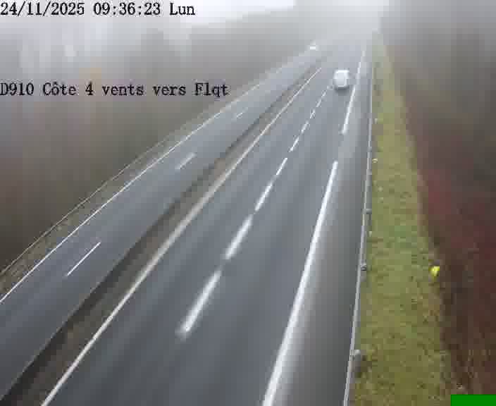 Webcam sur la D910 située dans la Côte des 4 vents. Vue orientée vers le haut de la côte, vers Faulquemont