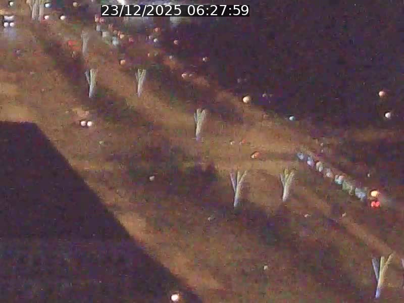 Webcam sur l'avenue John Fitzgerald Kennedy (N51) avec vue sur le Pont rouge (Pont Grande Duchesse Charlotte), l'arrêt Pfaffenthal et l'entrée du quartier Kirchberg