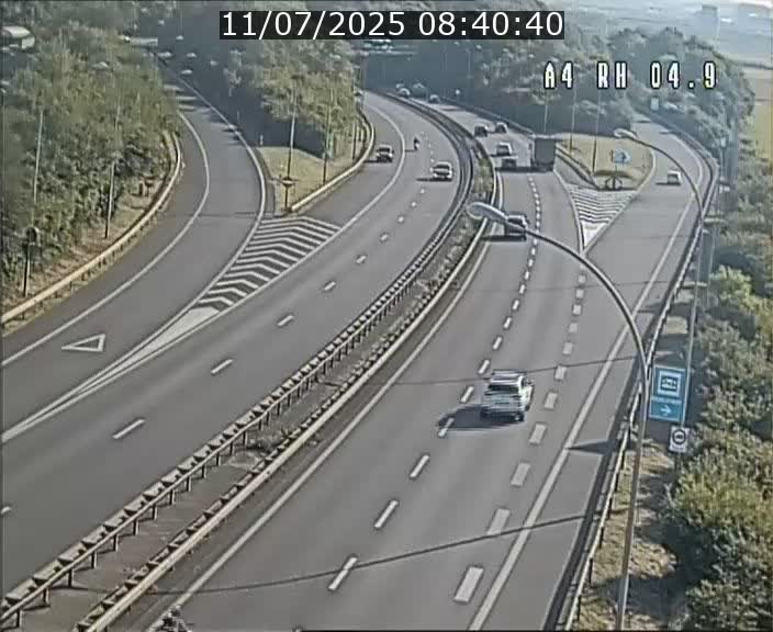 Traffic live webcam Luxembourg Leudelange - A4 - BK 4.9 - direction Luxembourg