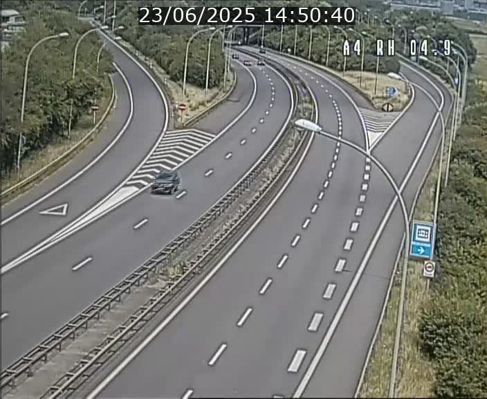 Traffic live webcam Luxembourg Leudelange - A4 - BK 4.9 - direction Luxembourg