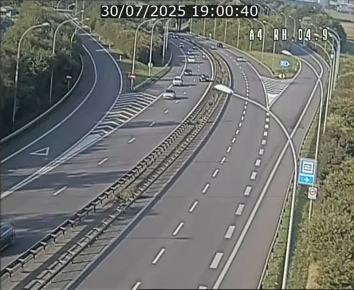 Traffic live webcam Luxembourg Leudelange - A4 - BK 4.9 - direction Luxembourg