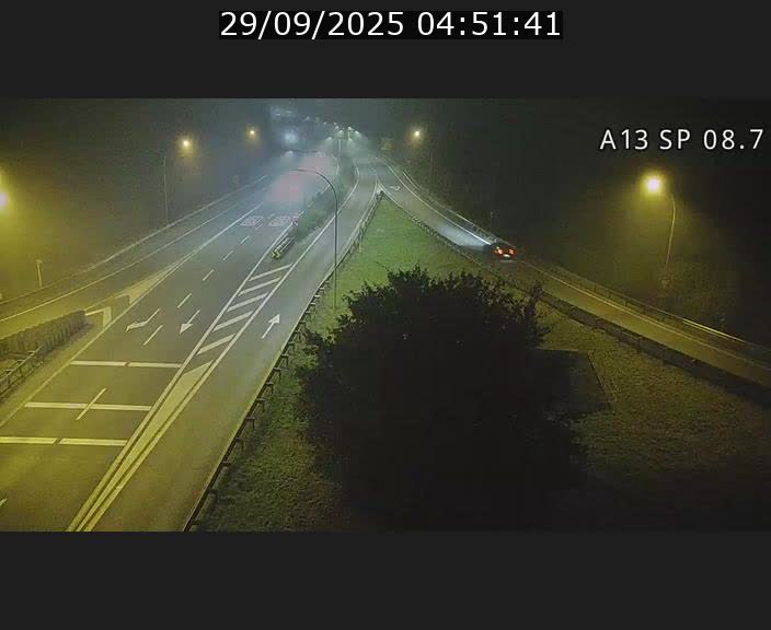 Traffic live webcam Luxembourg Jonction Lankelz - A13 direction Pétange - BK 8.7 
