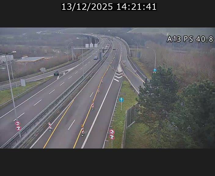 Webcam autoroute A13 à la sortie est du tunnel Markusbierg à Schengen. Vue sur le pont de la Moselle, vers l'Allemagne
