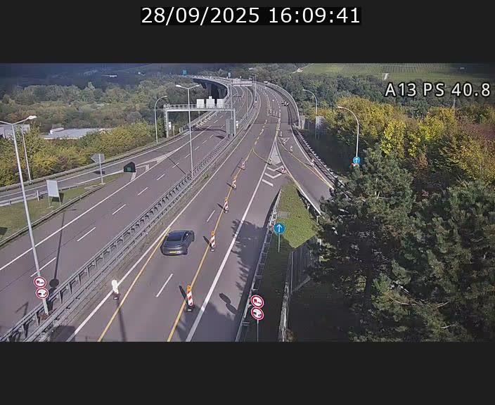 Webcam autoroute A13 à la sortie est du tunnel Markusbierg à Schengen. Vue sur le pont de la Moselle, vers l'Allemagne