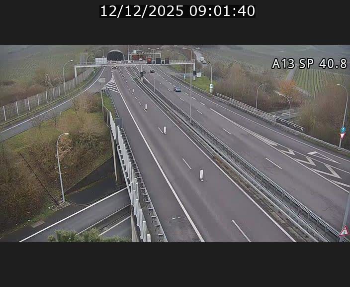 Webcam avec vue sur l'entrée côté allemand du tunnel Markusbierg à Schengen. Vue orientée vers le tunnel et Bettembourg
