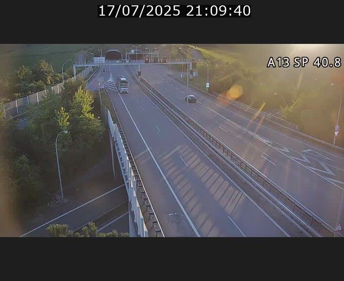 Webcam avec vue sur l'entrée côté allemand du tunnel Markusbierg à Schengen. Vue orientée vers le tunnel et Bettembourg