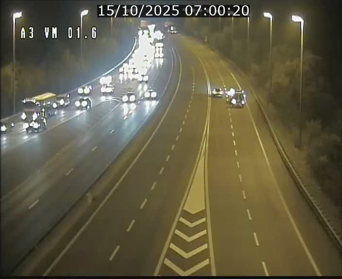 Traffic live webcam Luxembourg - Croix de Gasperich - A3 - BK 1.6 - direction France/Aire de Berchem
