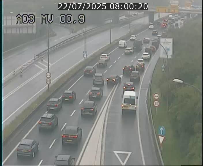 Traffic live webcam Luxembourg Croix de Gasperich - A3 - BK 0.4 - direction Luxembourg