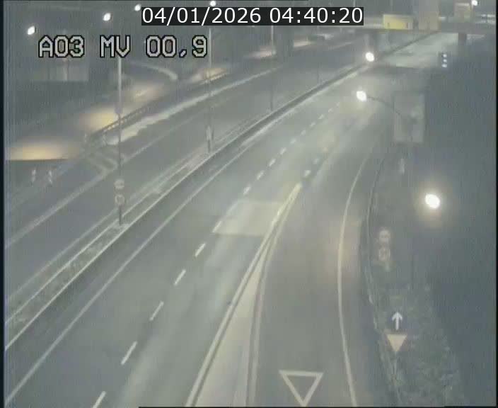 Traffic live webcam Luxembourg Croix de Gasperich - A3 - BK 0.4 - direction Luxembourg